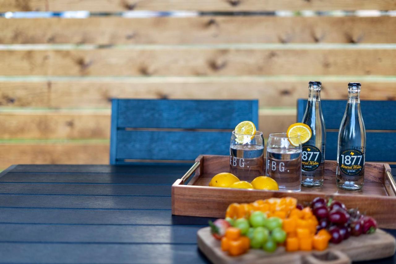 Вилла Container Haus Pet Friendly With Cowboy Pool Фредериксберг Экстерьер фото