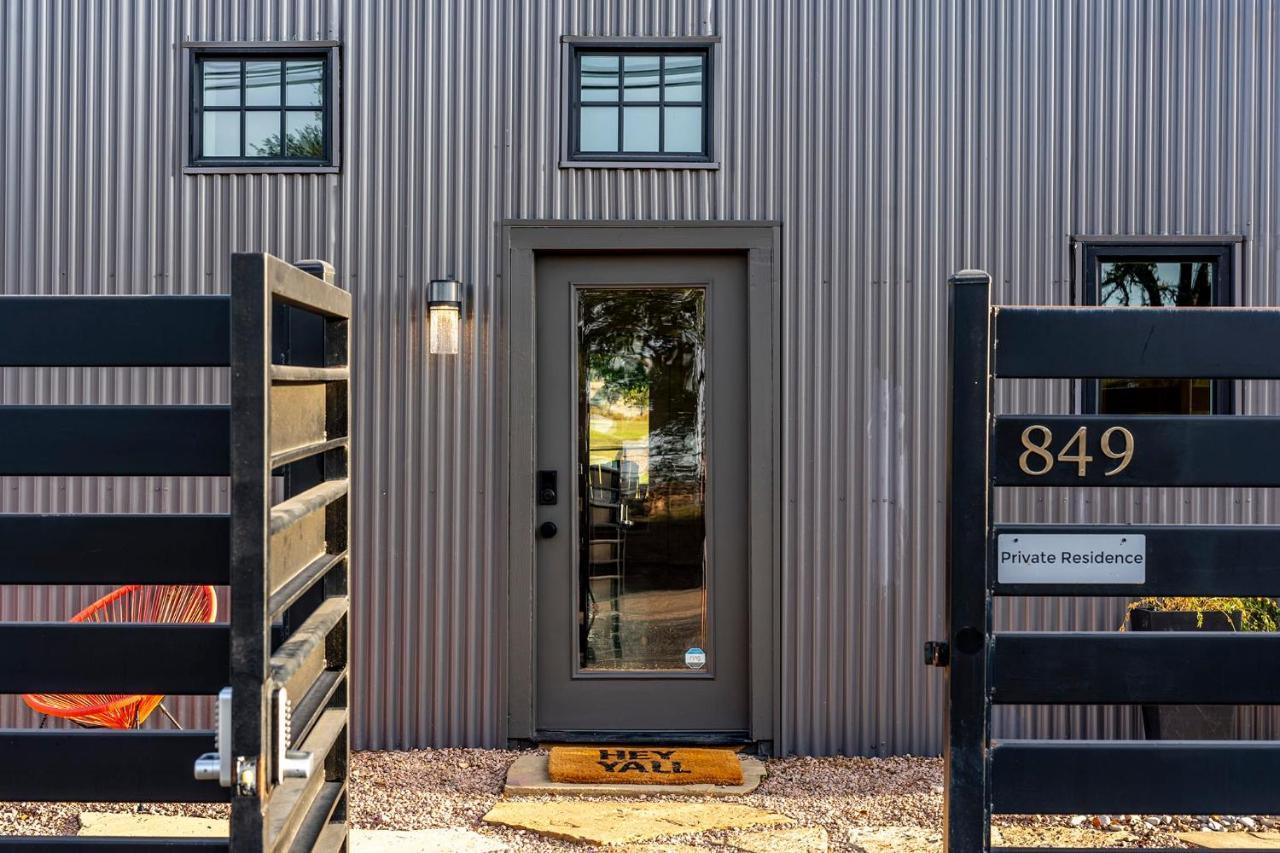 Вилла Container Haus Pet Friendly With Cowboy Pool Фредериксберг Экстерьер фото