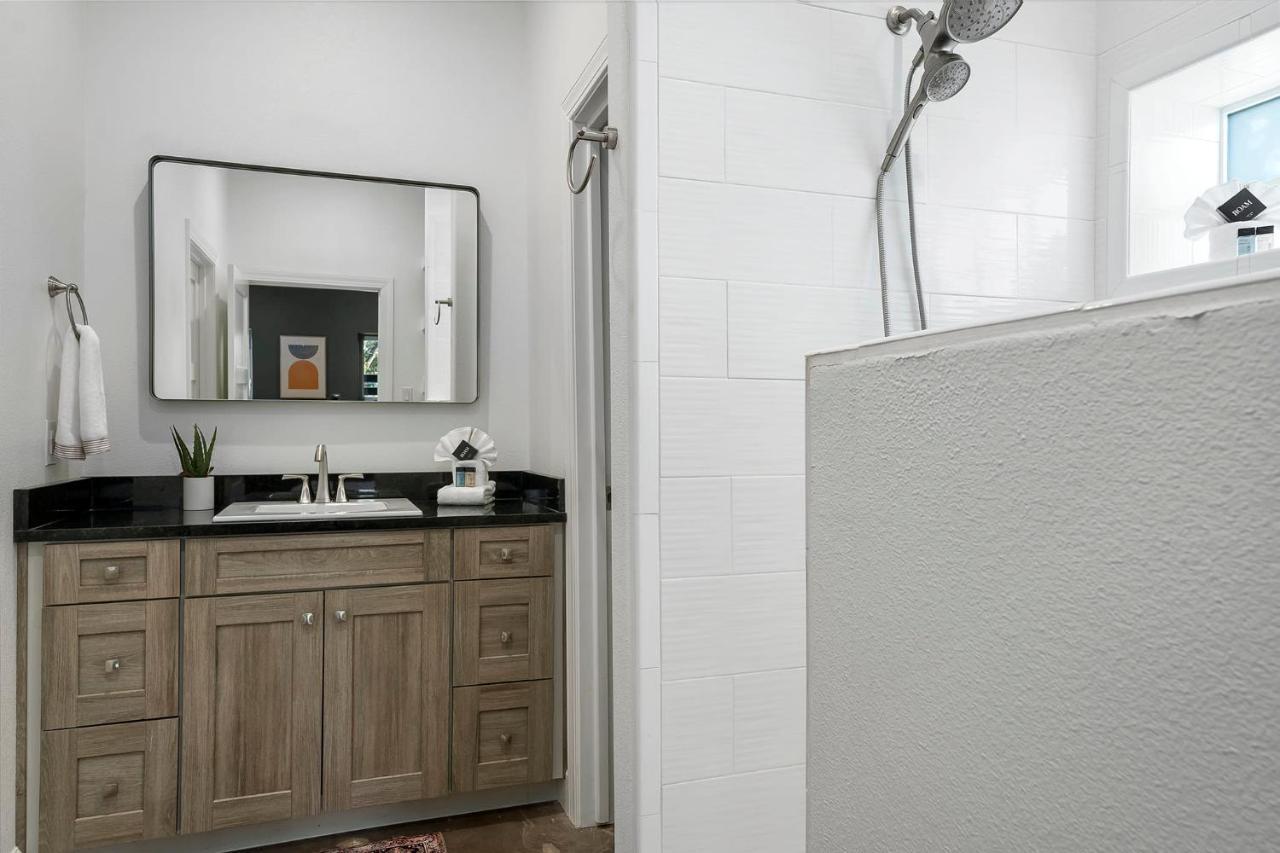 Вилла Container Haus Pet Friendly With Cowboy Pool Фредериксберг Экстерьер фото